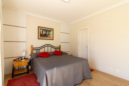 Casa de condomínio à venda com 300m², 4 quartos e 7 vagasSuíte 1 