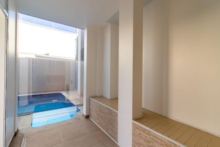 Casa de condomínio à venda com 300m², 4 quartos e 7 vagasÁrea externa