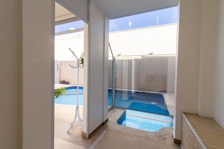 Casa de condomínio à venda com 300m², 4 quartos e 7 vagasÁrea externa