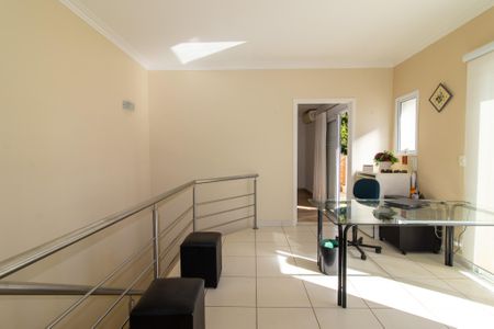 Casa de condomínio à venda com 300m², 4 quartos e 7 vagasCorredor