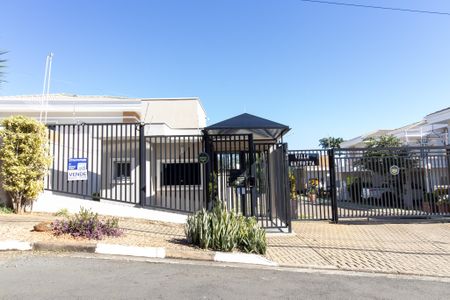 Casa de condomínio à venda com 300m², 4 quartos e 7 vagasFachada