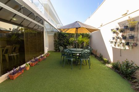 Casa de condomínio à venda com 300m², 4 quartos e 7 vagasÁrea externa