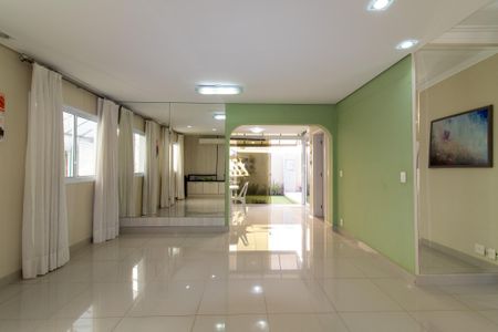 Casa de condomínio à venda com 300m², 4 quartos e 7 vagasSala