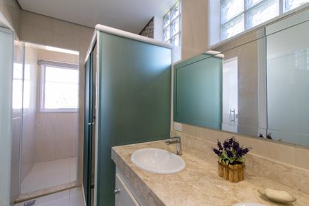 Casa de condomínio à venda com 300m², 4 quartos e 7 vagasBanheiro da Suíte 3