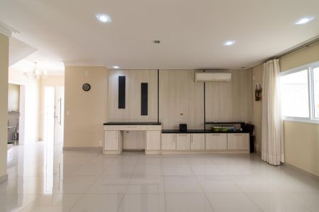Casa de condomínio à venda com 300m², 4 quartos e 7 vagasSala