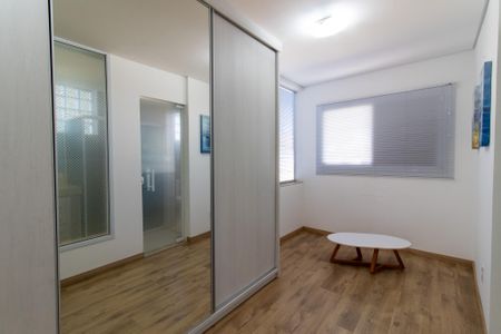 Casa de condomínio à venda com 300m², 4 quartos e 7 vagasSuíte 3 