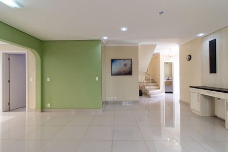 Casa de condomínio à venda com 300m², 4 quartos e 7 vagasSala