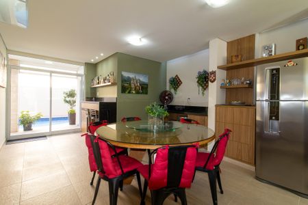 Casa de condomínio à venda com 300m², 4 quartos e 7 vagasÁrea gourmet