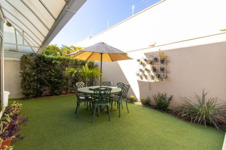 Casa de condomínio à venda com 300m², 4 quartos e 7 vagasÁrea externa