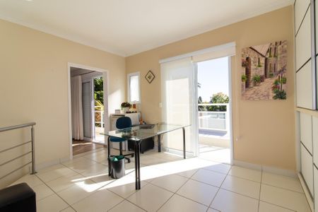 Casa de condomínio à venda com 300m², 4 quartos e 7 vagasCorredor