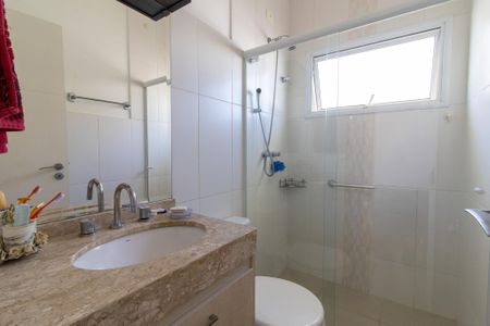 Casa de condomínio à venda com 300m², 4 quartos e 7 vagasBanheiro da Suíte 4