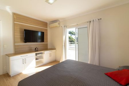 Casa de condomínio à venda com 300m², 4 quartos e 7 vagasSuíte 1 