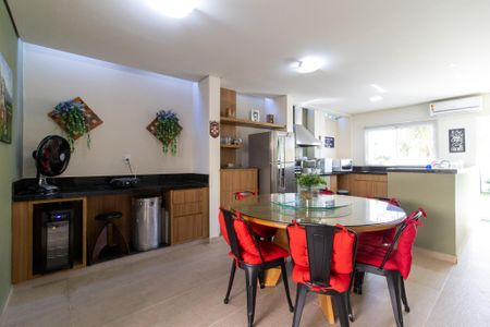 Casa de condomínio à venda com 300m², 4 quartos e 7 vagasÁrea gourmet