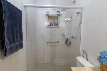 Casa de condomínio à venda com 300m², 4 quartos e 7 vagasBanheiro da Suíte 2
