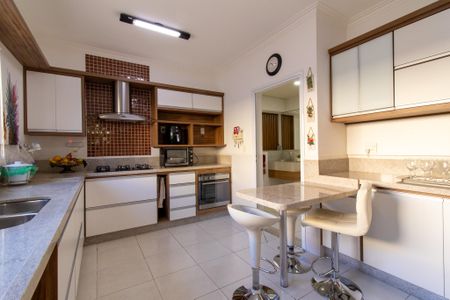 Casa de condomínio à venda com 300m², 4 quartos e 7 vagasCozinha