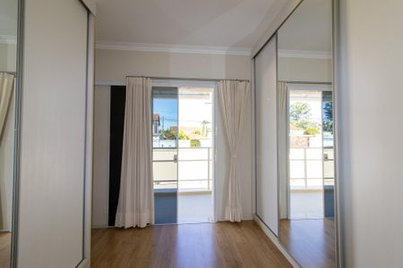 Casa de condomínio à venda com 300m², 4 quartos e 7 vagasSuíte 4 
