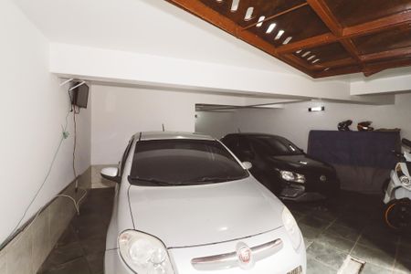 Casa à venda com 232m², 3 quartos e 4 vagas Casa à venda com 232m², 3 quartos e 4 vagasGaragem