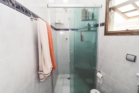 Casa à venda com 232m², 3 quartos e 4 vagas Casa à venda com 232m², 3 quartos e 4 vagasBanheiro da Suíte