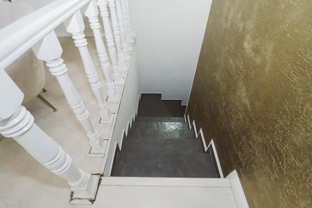 Casa à venda com 232m², 3 quartos e 4 vagas Casa à venda com 232m², 3 quartos e 4 vagasEscada Area de Serviço e Garagem