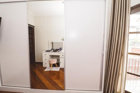 Casa à venda com 232m², 3 quartos e 4 vagas Casa à venda com 232m², 3 quartos e 4 vagasQuarto 2