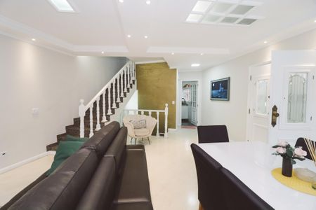 Casa à venda com 232m², 3 quartos e 4 vagas Casa à venda com 232m², 3 quartos e 4 vagasSala