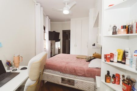 Casa à venda com 232m², 3 quartos e 4 vagas Casa à venda com 232m², 3 quartos e 4 vagasQuarto Suíte