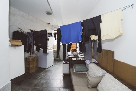 Casa à venda com 232m², 3 quartos e 4 vagas Casa à venda com 232m², 3 quartos e 4 vagasCozinha e Área de Serviço
