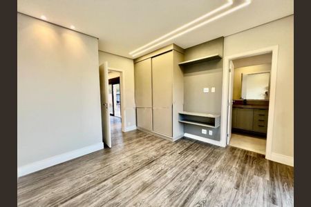 Casa à venda com 342m², 4 quartos e 4 vagas