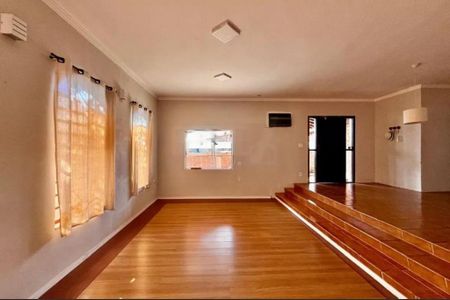 Casa à venda com 3 quartos, 234m² em Parque São Quirino, Campinas