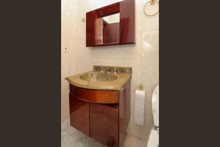 Banheiro  de apartamento à venda com 4 quartos, 200m² em Jardim Wanda, Taboão da Serra