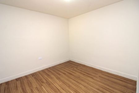 Apartamento à venda com 200m², 4 quartos e 2 vagas Apartamento à venda com 200m², 4 quartos e 2 vagasQuarto de Serviço