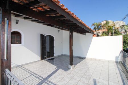 Apartamento à venda com 200m², 4 quartos e 2 vagas Apartamento à venda com 200m², 4 quartos e 2 vagasVaranda Suíte