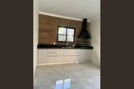 Casa à venda com 244m², 3 quartos e 4 vagas