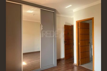 Casa à venda com 244m², 3 quartos e 4 vagas