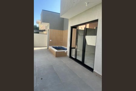 Casa à venda com 244m², 3 quartos e 4 vagas