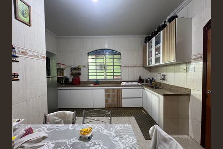 Casa à venda com 283m², 6 quartos e 3 vagas