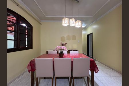 Casa à venda com 283m², 6 quartos e 3 vagas