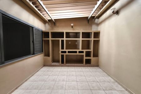 Área de Luz de casa à venda com 3 quartos, 170m² em Jardim Santa Eudoxia, Campinas