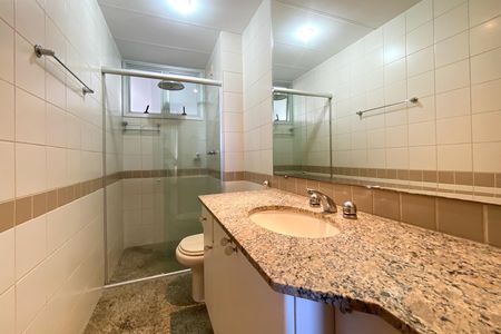 Apartamento à venda com 100m², 3 quartos e 2 vagas Apartamento à venda com 100m², 3 quartos e 2 vagasBanheiro social