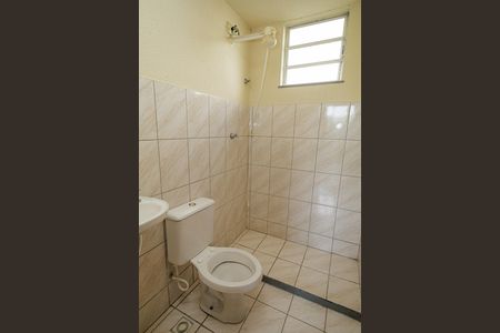 Banheiro de apartamento para alugar com 2 quartos, 55m² em Paciência, Rio de Janeiro