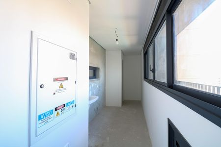 Apartamento à venda com 201m², 3 quartos e 3 vagas Apartamento à venda com 201m², 3 quartos e 3 vagasÁrea de Serviço