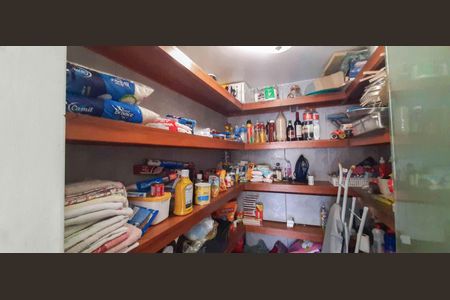 Casa à venda com 403m², 4 quartos e 12 vagas Casa à venda com 403m², 4 quartos e 12 vagasDispensa