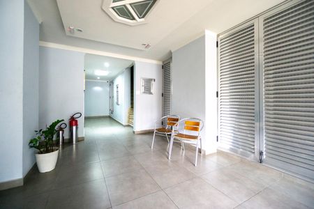 Apartamento à venda com 48m², 2 quartos e sem vaga Apartamento à venda com 48m², 2 quartos e sem vagaHall social