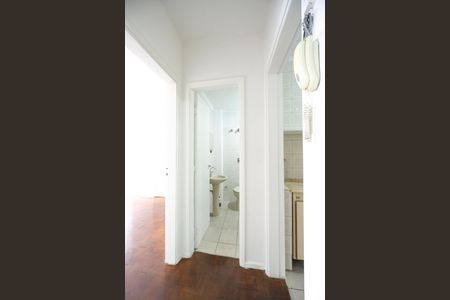 Apartamento à venda com 48m², 2 quartos e sem vaga Apartamento à venda com 48m², 2 quartos e sem vagaHall dos quartos