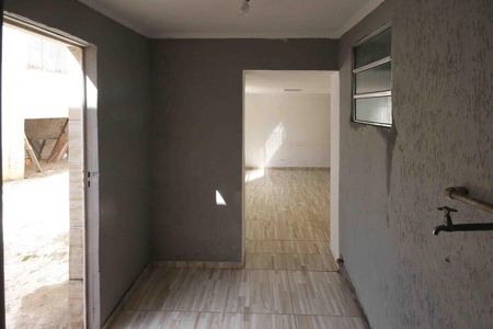Casa para alugar com 60m², 1 quarto e sem vaga