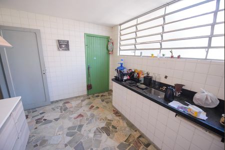 Casa para alugar com 480m², 4 quartos e 2 vagas Casa para alugar com 480m², 4 quartos e 2 vagasCozinha