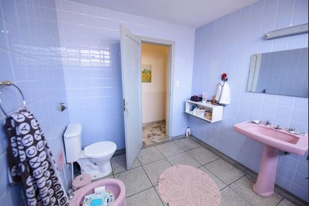 Casa para alugar com 480m², 4 quartos e 2 vagas Casa para alugar com 480m², 4 quartos e 2 vagasBanheiro 2