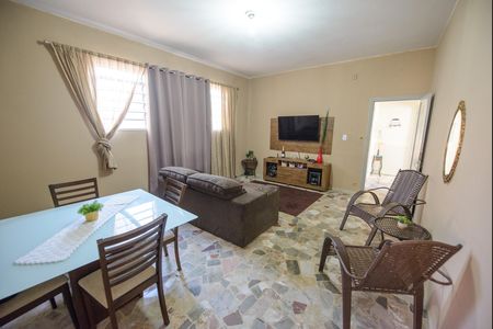 Sala de TV de casa para alugar com 4 quartos, 480m² em Jardim Santa Cruz, Taubaté