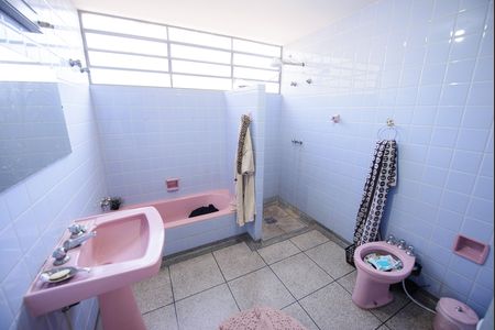 Casa para alugar com 480m², 4 quartos e 2 vagas Casa para alugar com 480m², 4 quartos e 2 vagasBanheiro 2