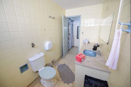 Casa para alugar com 480m², 4 quartos e 2 vagas Casa para alugar com 480m², 4 quartos e 2 vagasBanheiro 1
